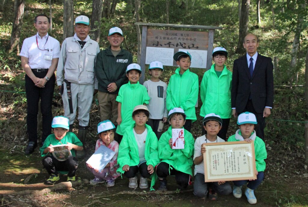 嵐山モウモウ緑の少年団を顕彰、30年間にわたり森林づくり