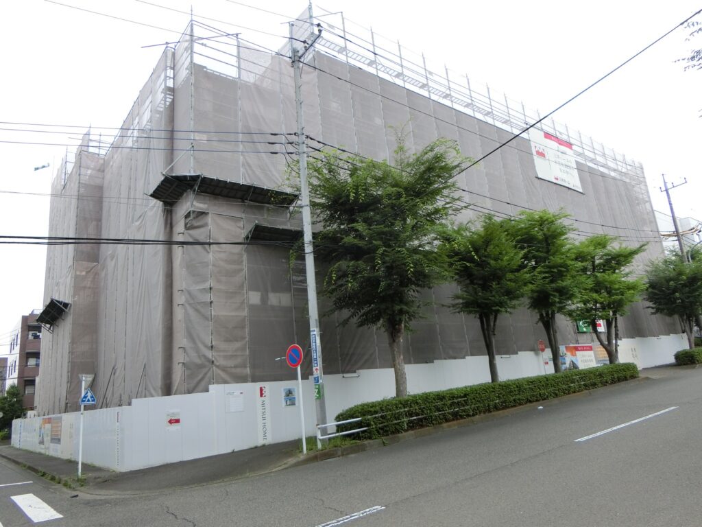 稲城市に最大級の５階建て木造マンション　床組みにカラマツ２×10材やNLT使用