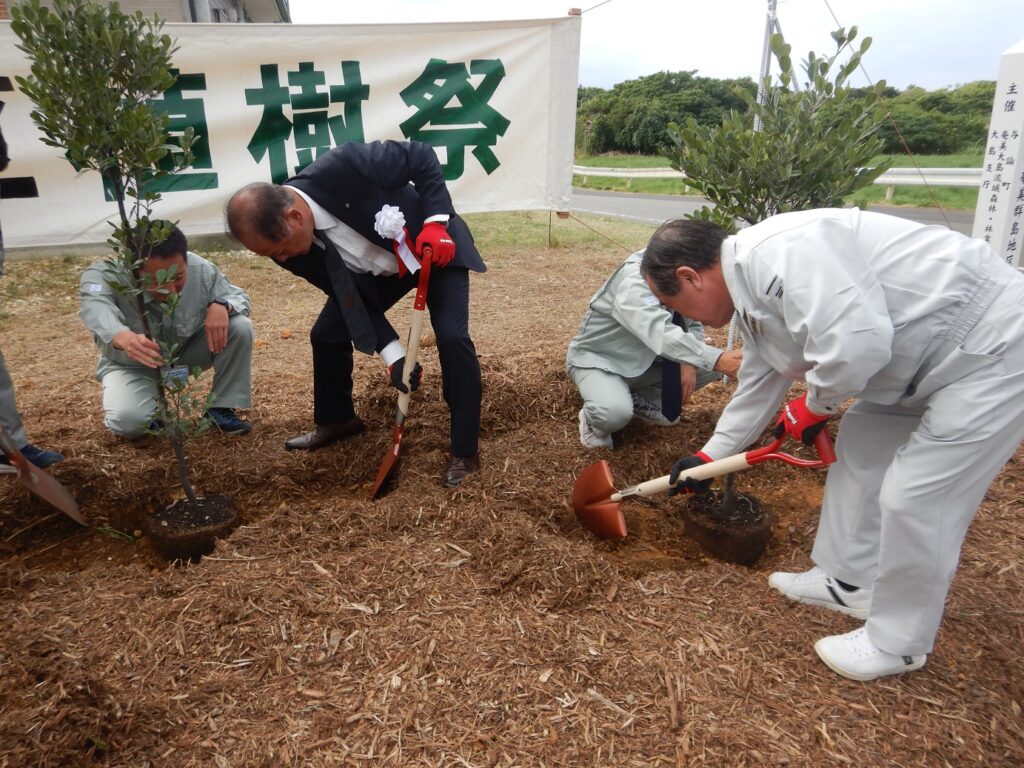 与論町で「奄美群島植樹祭」を開催、19年度以来の式典も行う