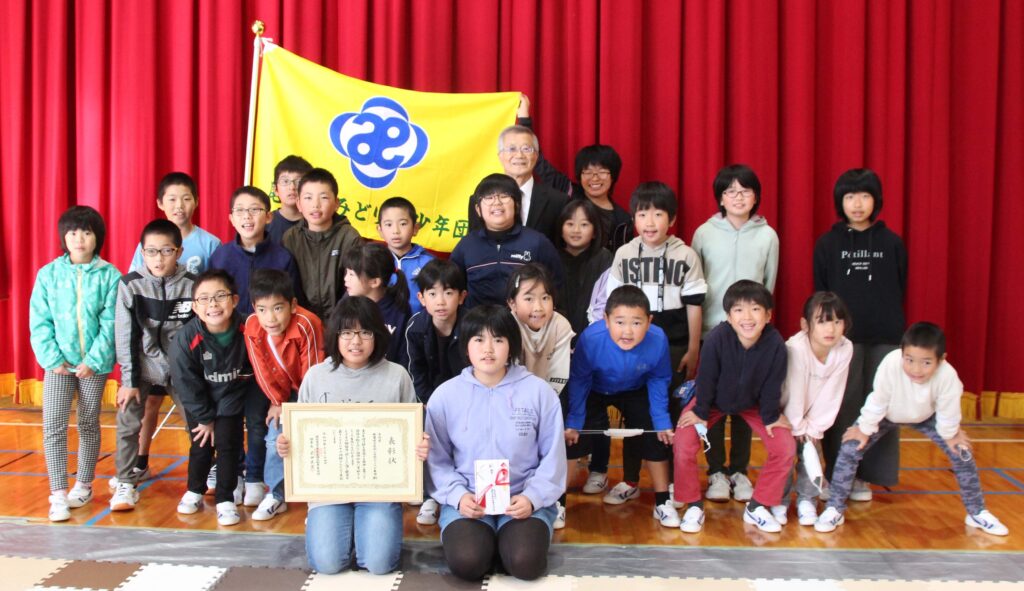 椎葉村立尾向小学校みどりの少年団を顕彰──木原営林大和事業財団