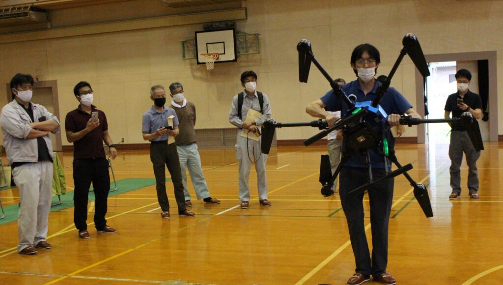 吉賀町の六日市体育館で苗木運搬ドローンの検討会を開く―島根森林管理署