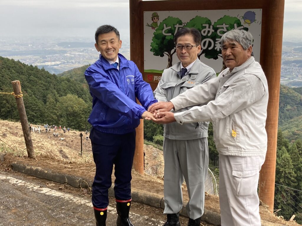 埼玉県内の市町村同士が初めて連携、戸田市民が美里町で植樹